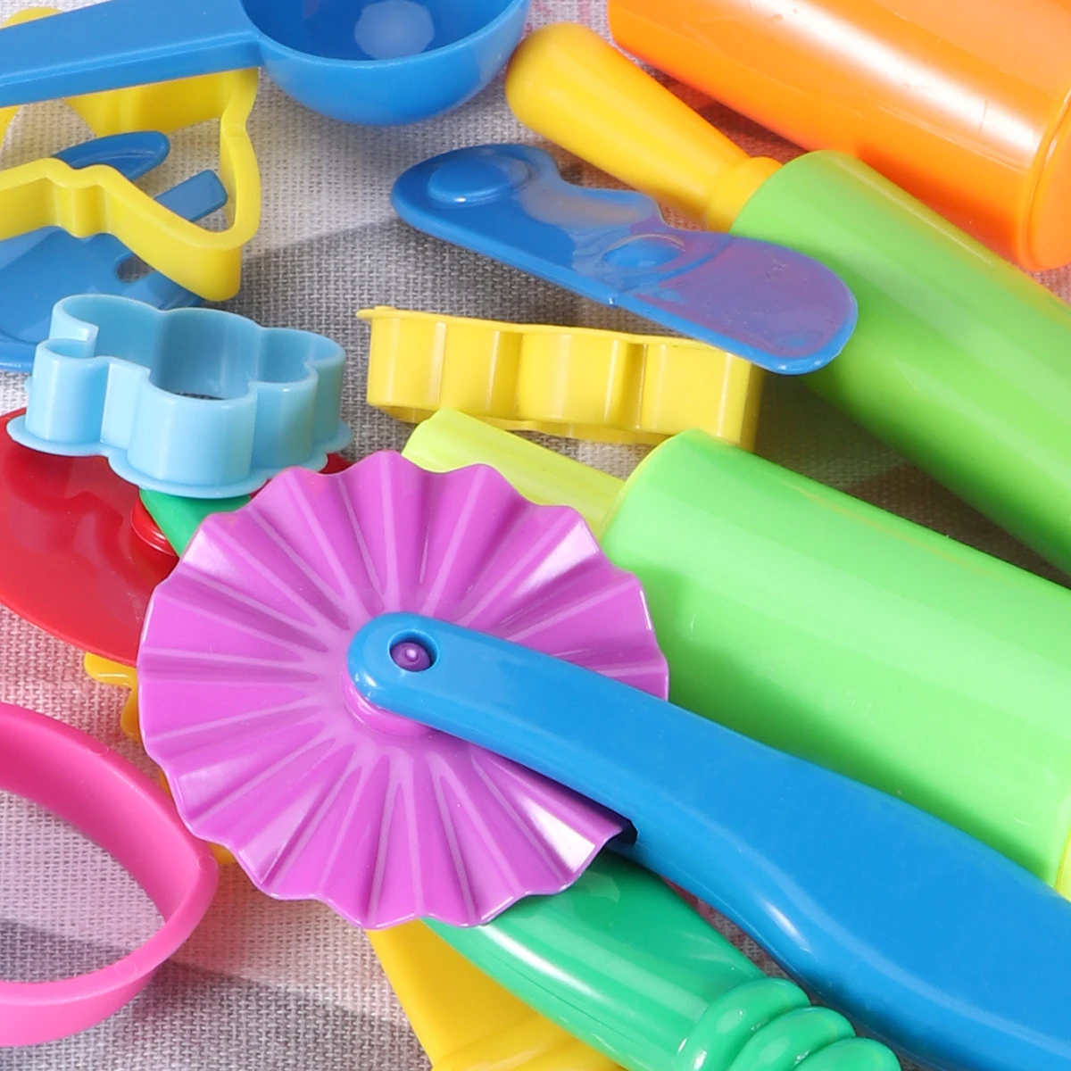 

16Pcs Color Clay Tool Set for Kids Early Learning Classroom Stress Relief DIY Assorted Designs Tools for -on Play