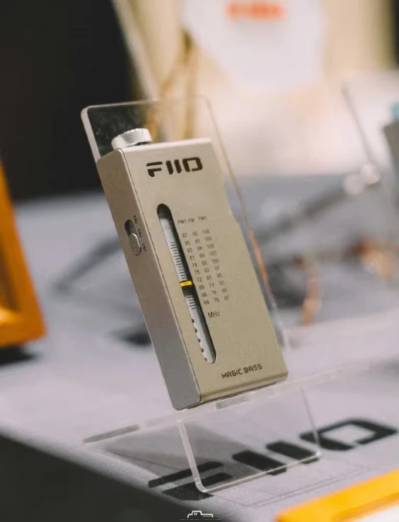 Fiio Rr11 Portable Stereo Radio 13mm Ultra-Thin Aluminum Alloy Body Fm/Earphone Dual Mode Handheld Bass + 3d Sound Effect Custom