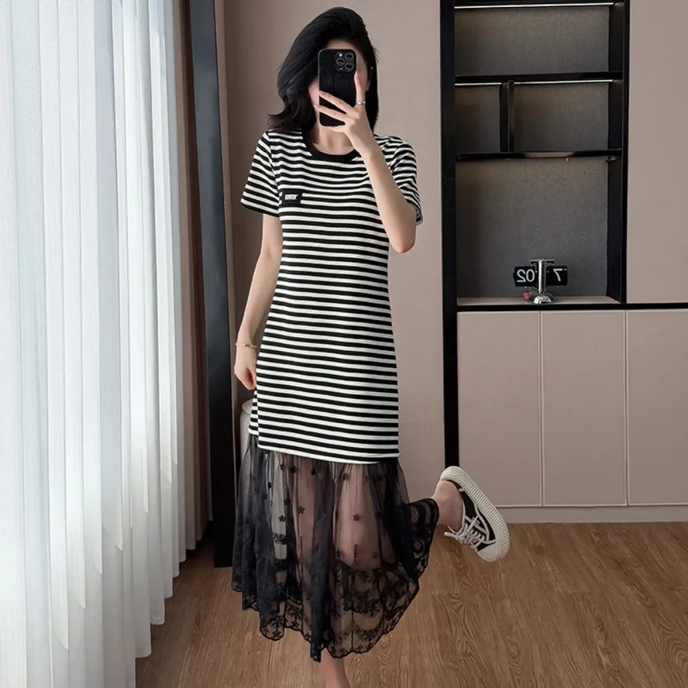 فساتين أنيقة كلاسيكية أنيقة مخططة ومقسمة رفيعة للسهرة في شارع العليا بالإضافة إلى حجم الملابس النسائية