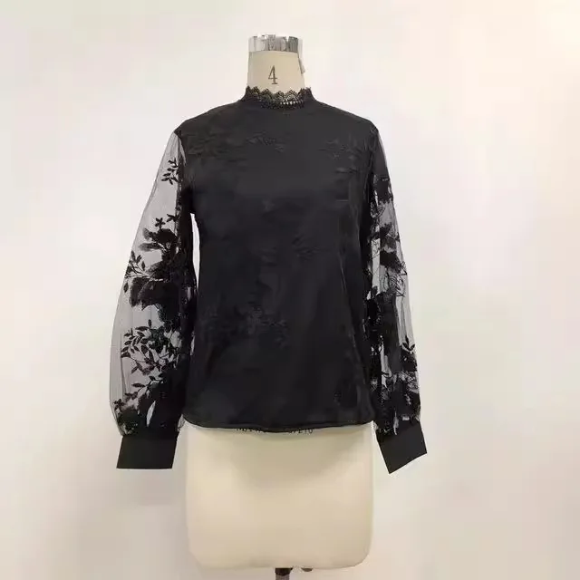 2025 Nowa bluzka z koronkowymi bufiastymi rękawami, przezroczystym okrągłym dekoltem, jednolita, w stylu europejskim i amerykańskim, odzież damska