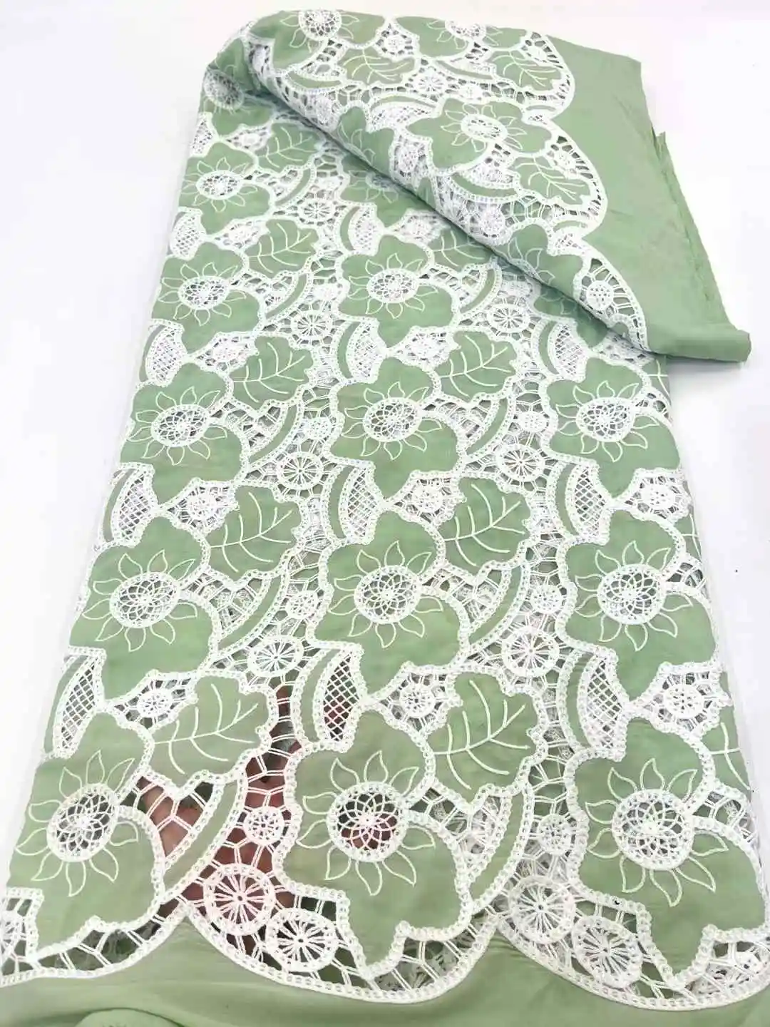 

Latest Nigerian Lace Fabrics Fashion Women African Tull Lace Luxury Handmade Fabrics For Wedding 5Yards XC