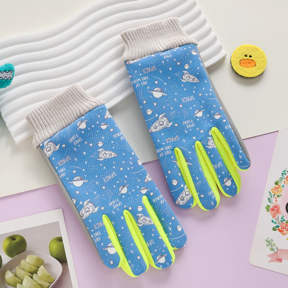 قفازات أطفال مع عزل قطيفة للاستخدام الخارجي في الشتاء وقفازات سميكة مضادة للبرد للعب مع الثلج في الشتاء