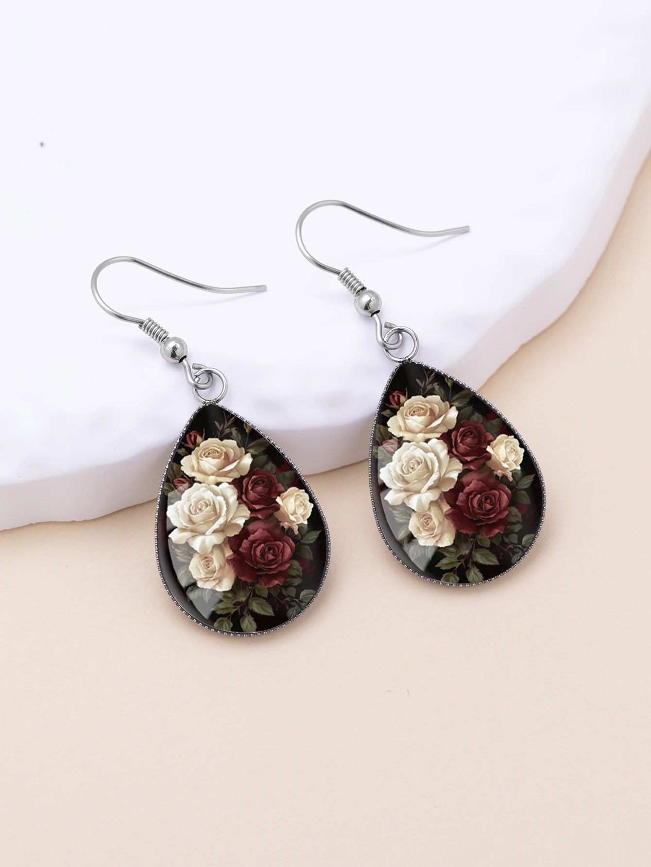 1 par de pendientes con diseño de rosas color burdeos y blanco roto, con cristal convexo y diseño de gota de agua de acero inoxidable 316, estilo clásico romántico, adecuado para hombres y mujeres, ideal para regalar y como joyería para fiestas.