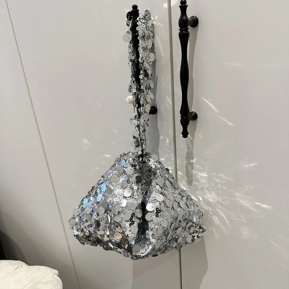 

Ретро блестящая серебряная сумка на запястье с блестками, сумка на молнии, блестящая сумка, магнитная сумка для подмышек, вечерняя сумка для банкета, вечеринки