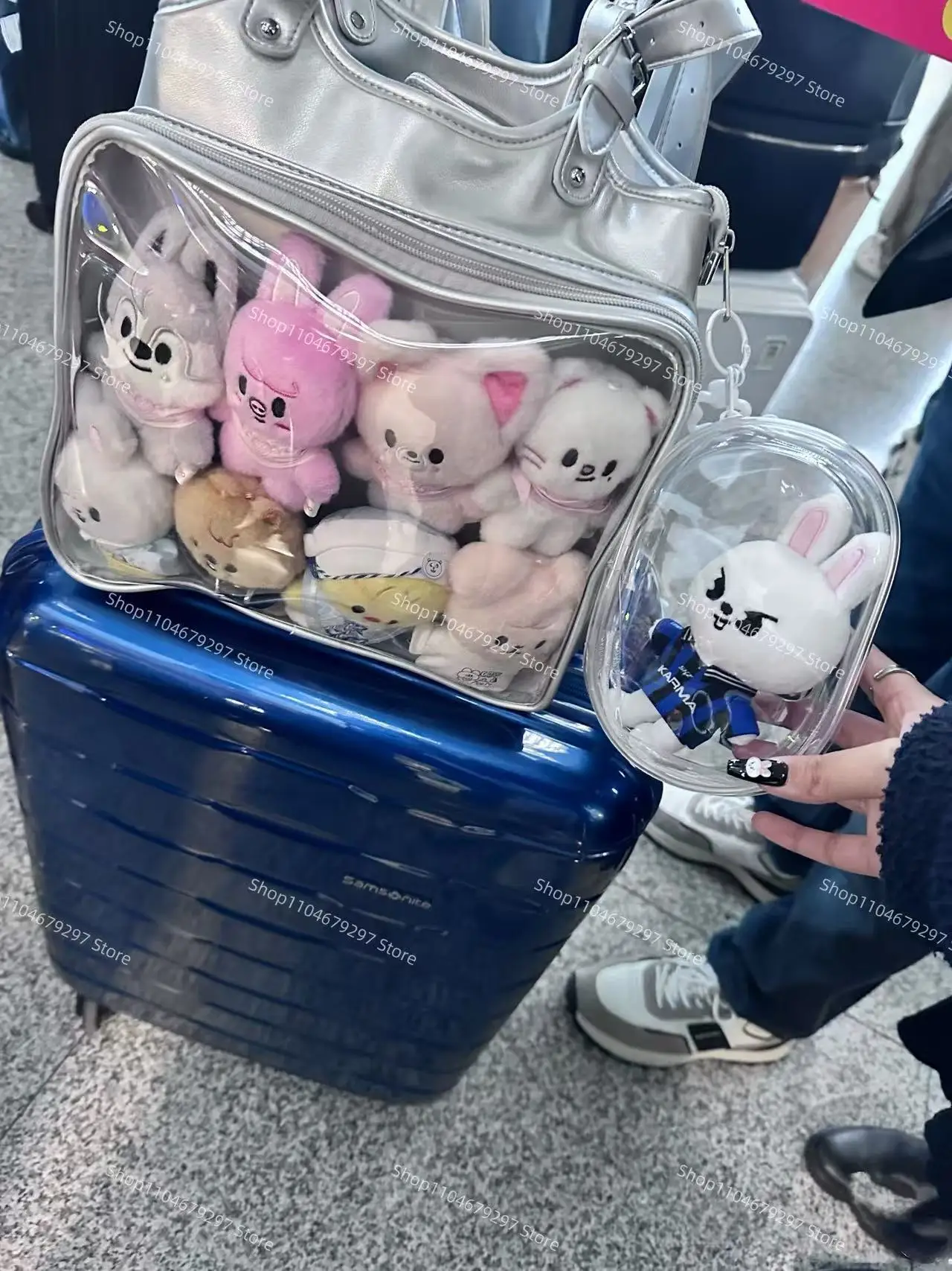 يقوم SKZOO Stray Kids الجديد بفترة محدودة لفتح البضائع الحصرية في نفس الإطار مع عشاق المعبود SKZOO كارما الأزرق جيرسي الجديد