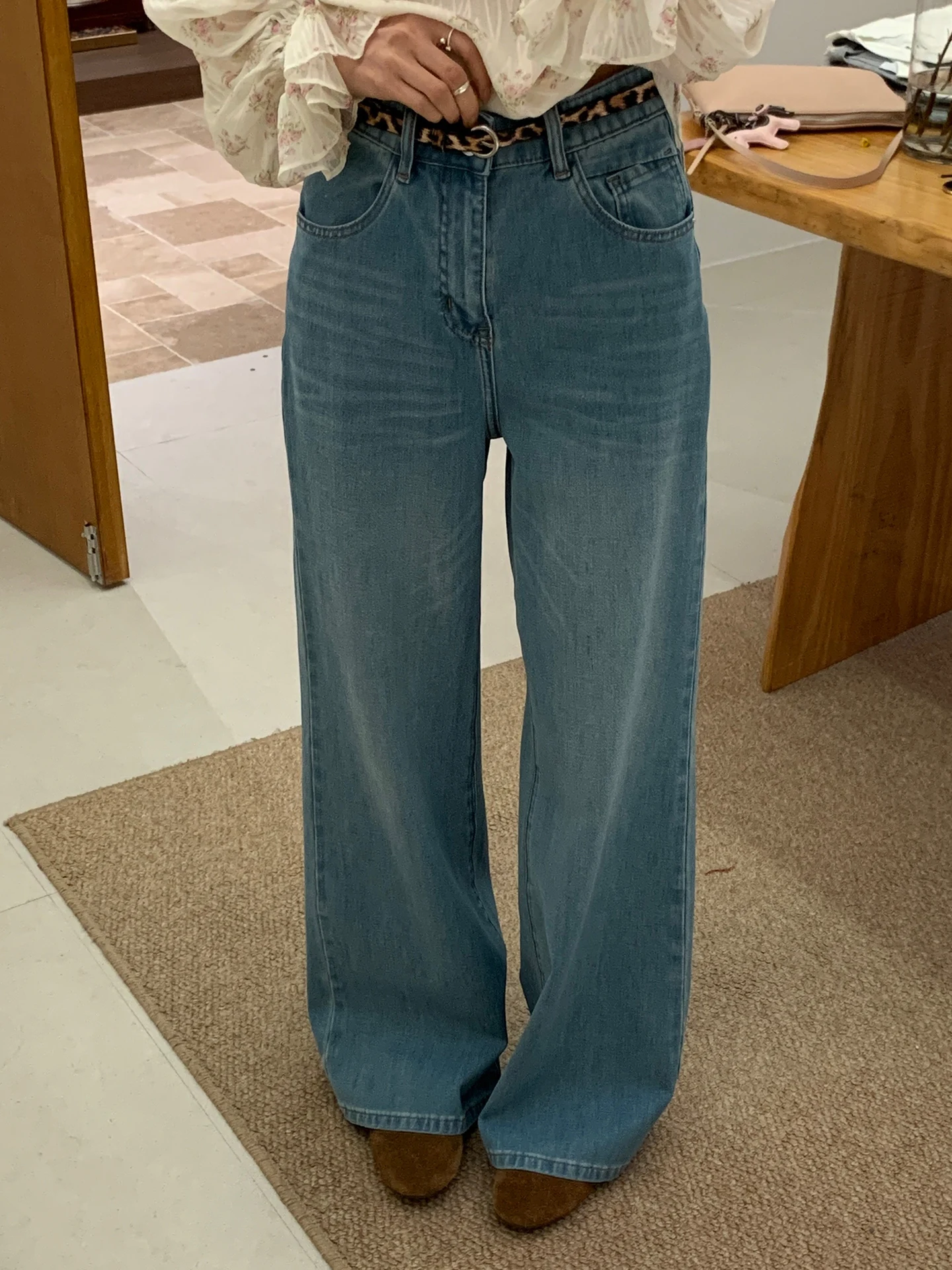 

Женские джинсы свободного кроя с высокой талией и широкими штанинами, новинка весеннего сезона, комфортные джинсовые брюки с поясом, прямой крой, скрывающие недостатки фигуры