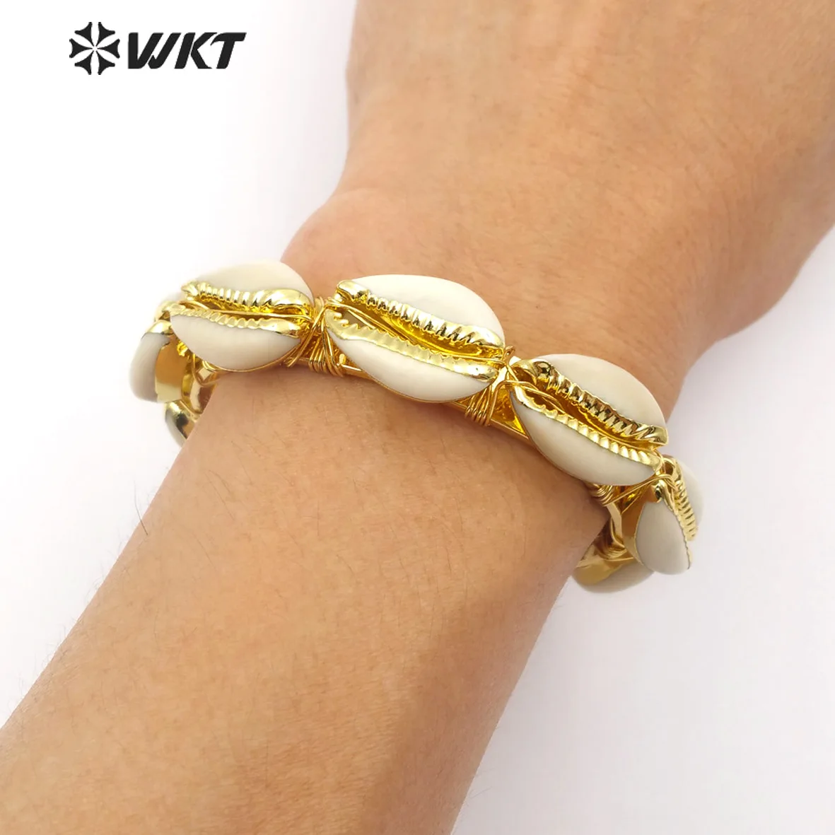 WT-B476 Wholesale Natural Cowrie Shell Cuff Bracelet with Gold Electroplated Bangle Wedding Jewelry Gift For Woman