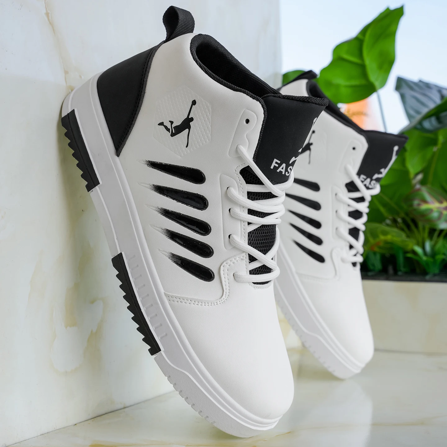 

Mid-top men's versatile sports shoes, comfortable and trendy platform outdoor running skateboarding shoes