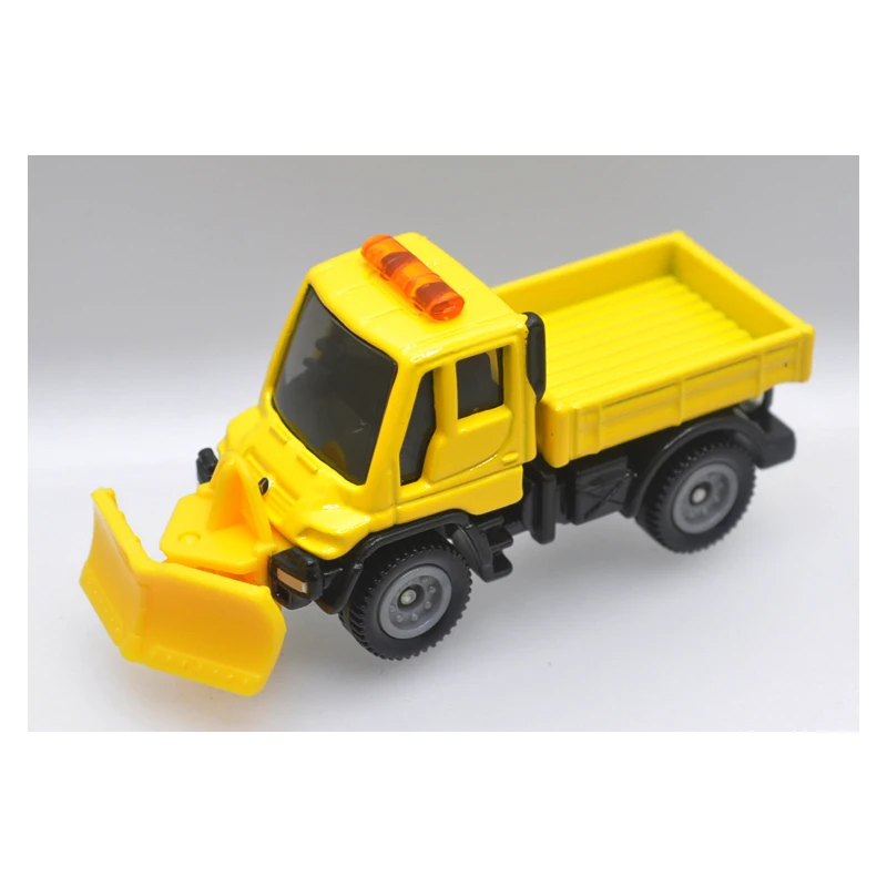 TAKARA TOMY TOMICA 22  UNIMOG SNOWPLOW 1/88 SCALE