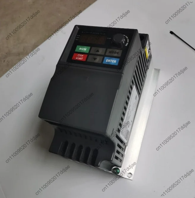 Vfd002el21w 0.25hp power, single-phase 220v input 0.1-400hz actual photo taken, fully functional
