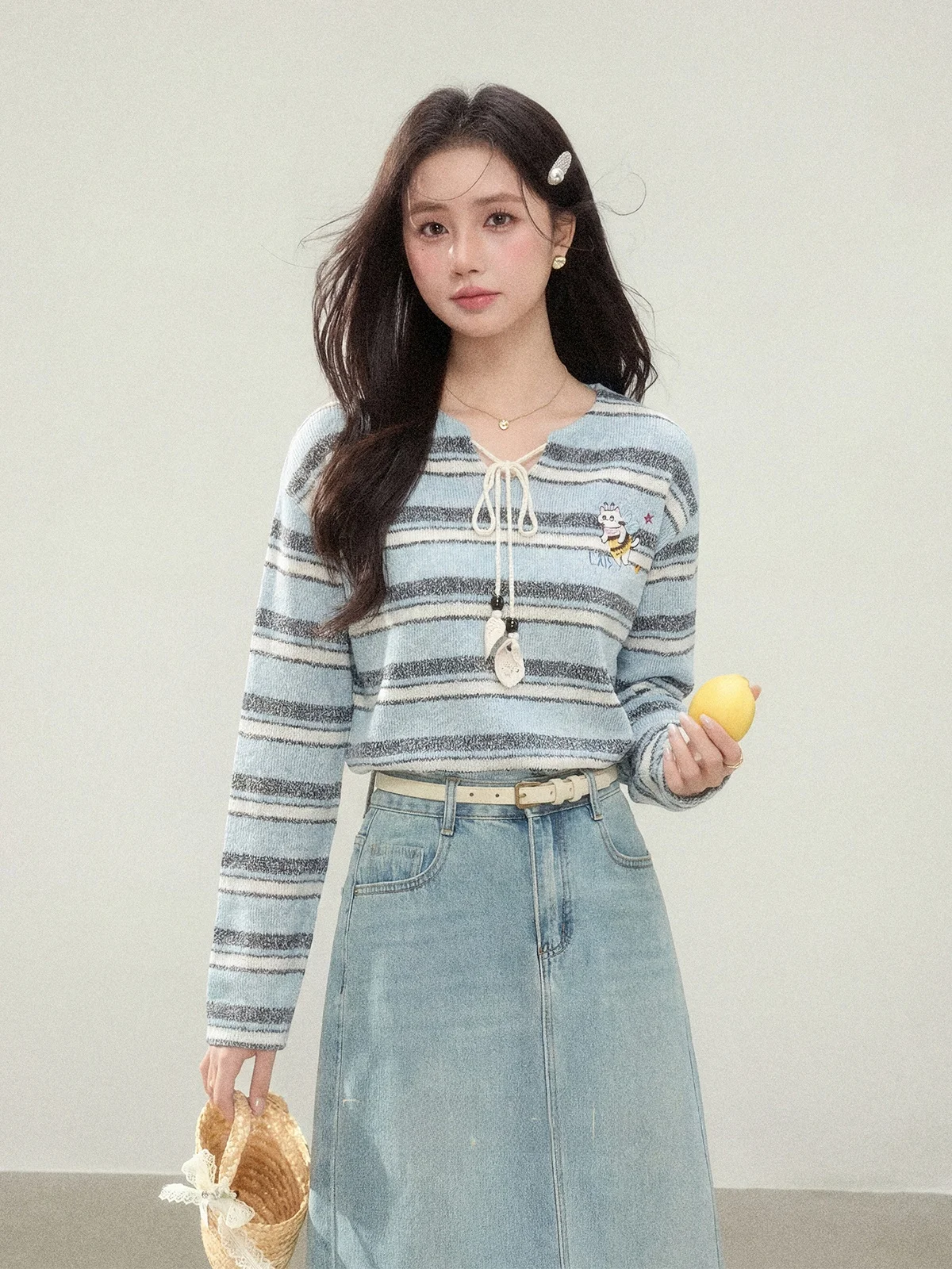 

Синий полосатый вязаный топ с эффектом тай-дай, свободного кроя, с длинными рукавами и круглым вырезом, женская модная повседневная одежда весна 2026 Zhang Soda Beverage