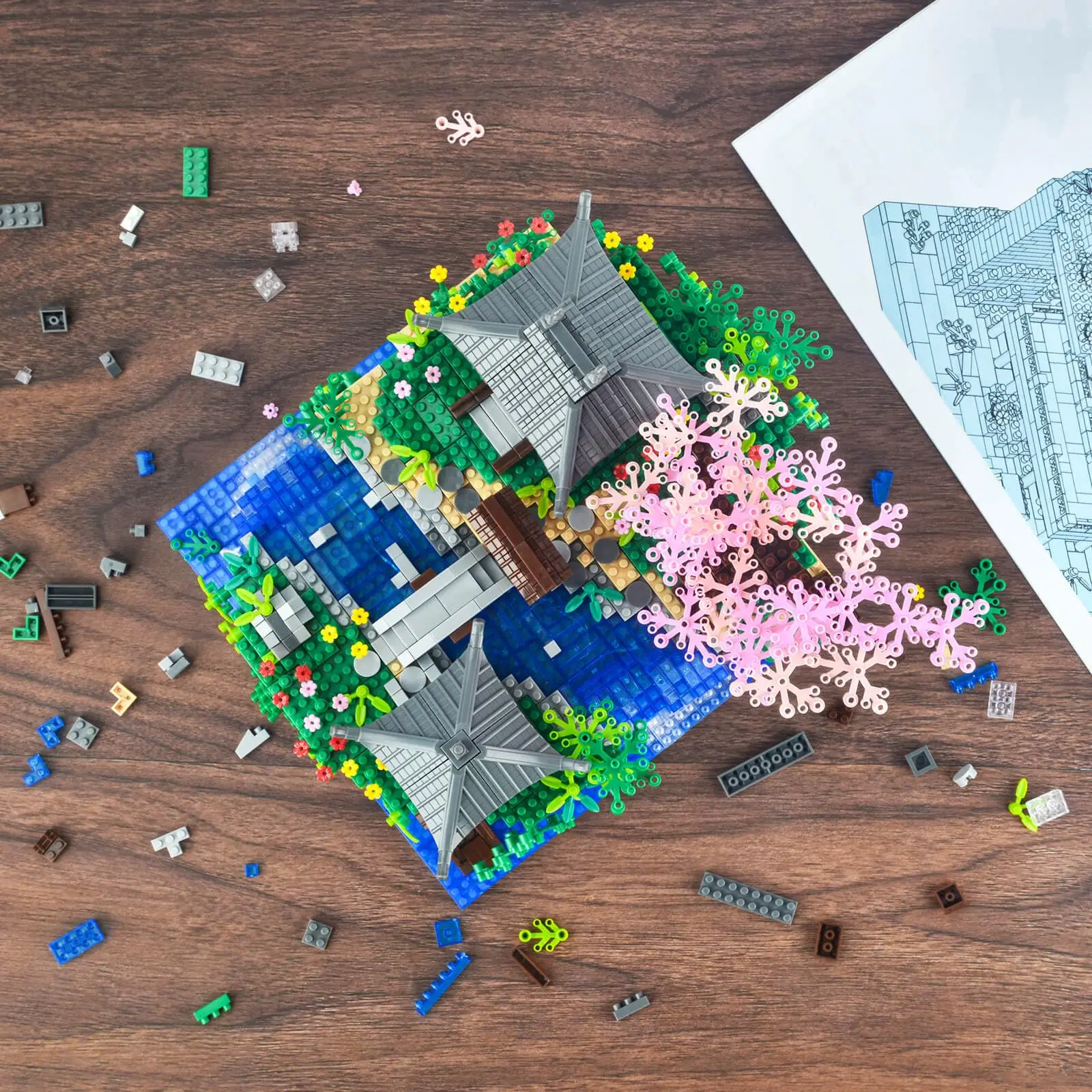 Micro blocchi di fiori di ciliegio: kit modello di cortile cinese con laghetto di pesche per collezionisti