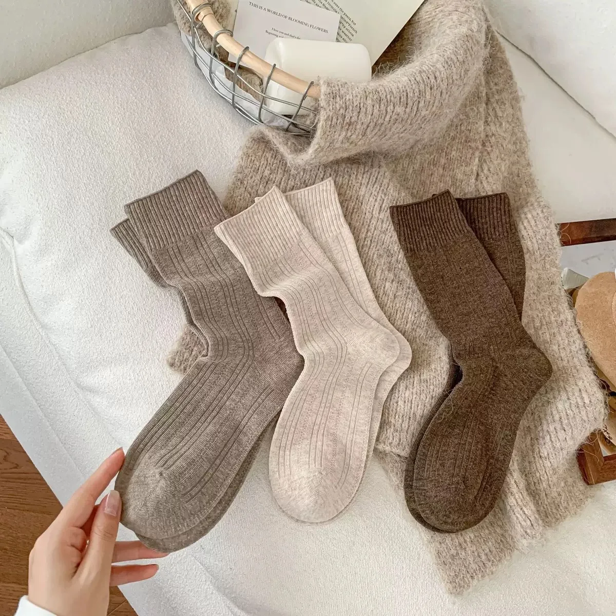 Women Mid-tube Socks Black and White Autumn Ins Trend Retro Cream Curled Dark Pattern Pile Socks Non-slip Literary Socks