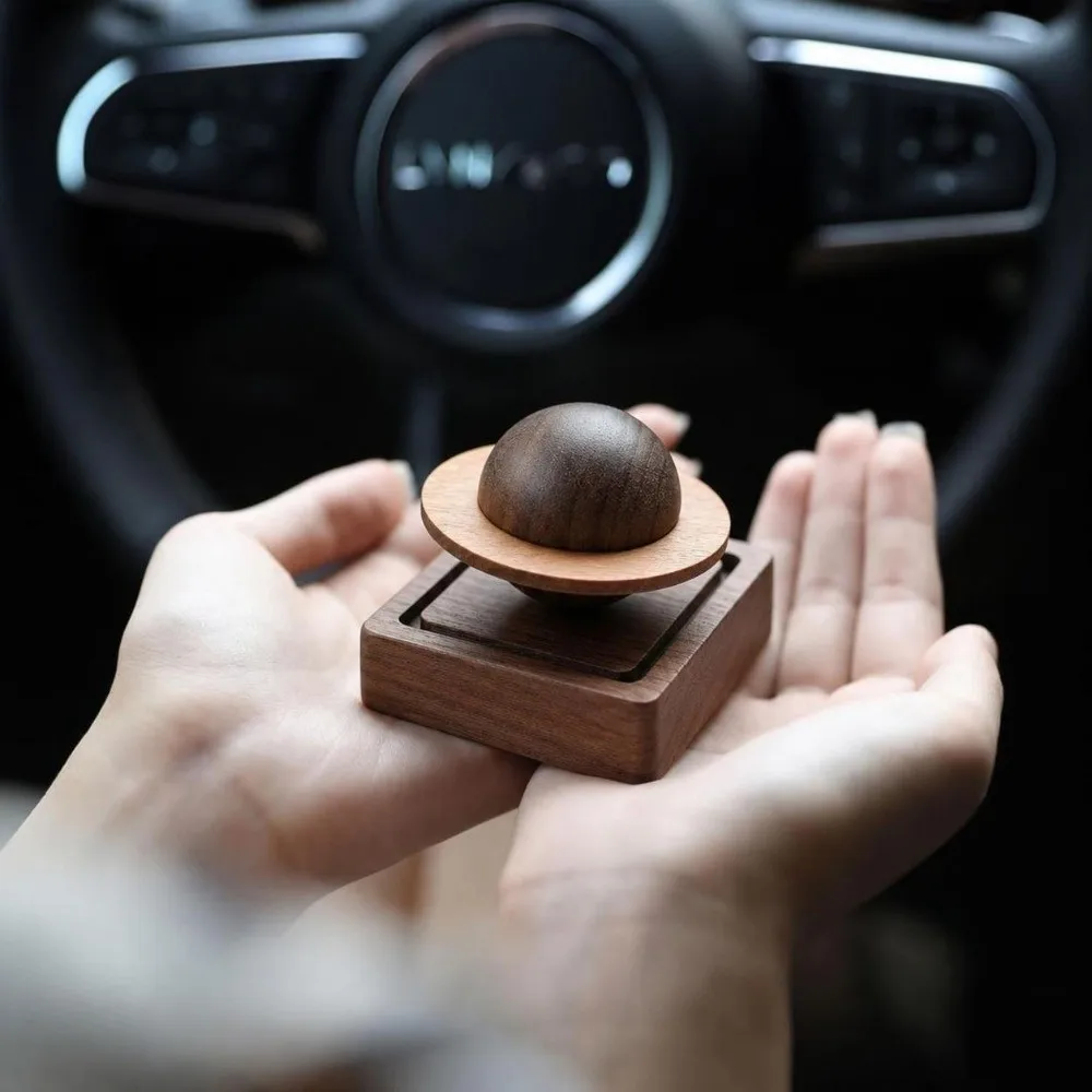 Handmade Wooden Essential Oil Diffuser Jupiter Shape Creative Planetary Diffuser Compact Elegance Car Ornament Home Decoration