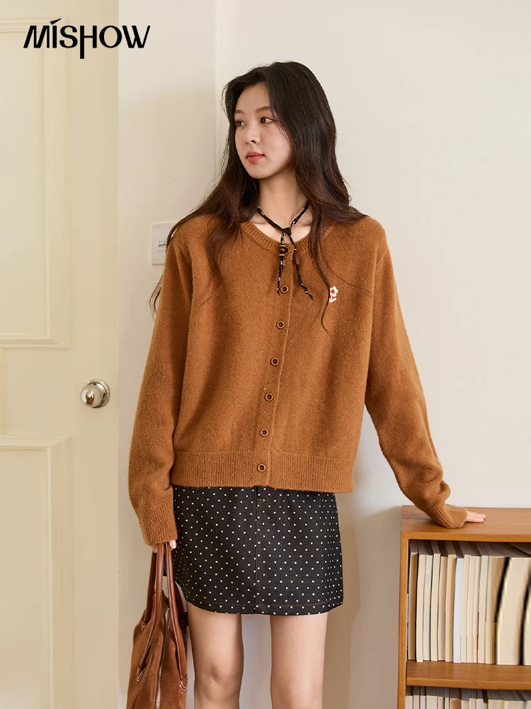 

MISHOW Ретро кардиган с цветочной вышивкой для женщин 2025 однобортный свободный вязаный осенний кардиган с круглым вырезом и пряжкой MXE46Z2588