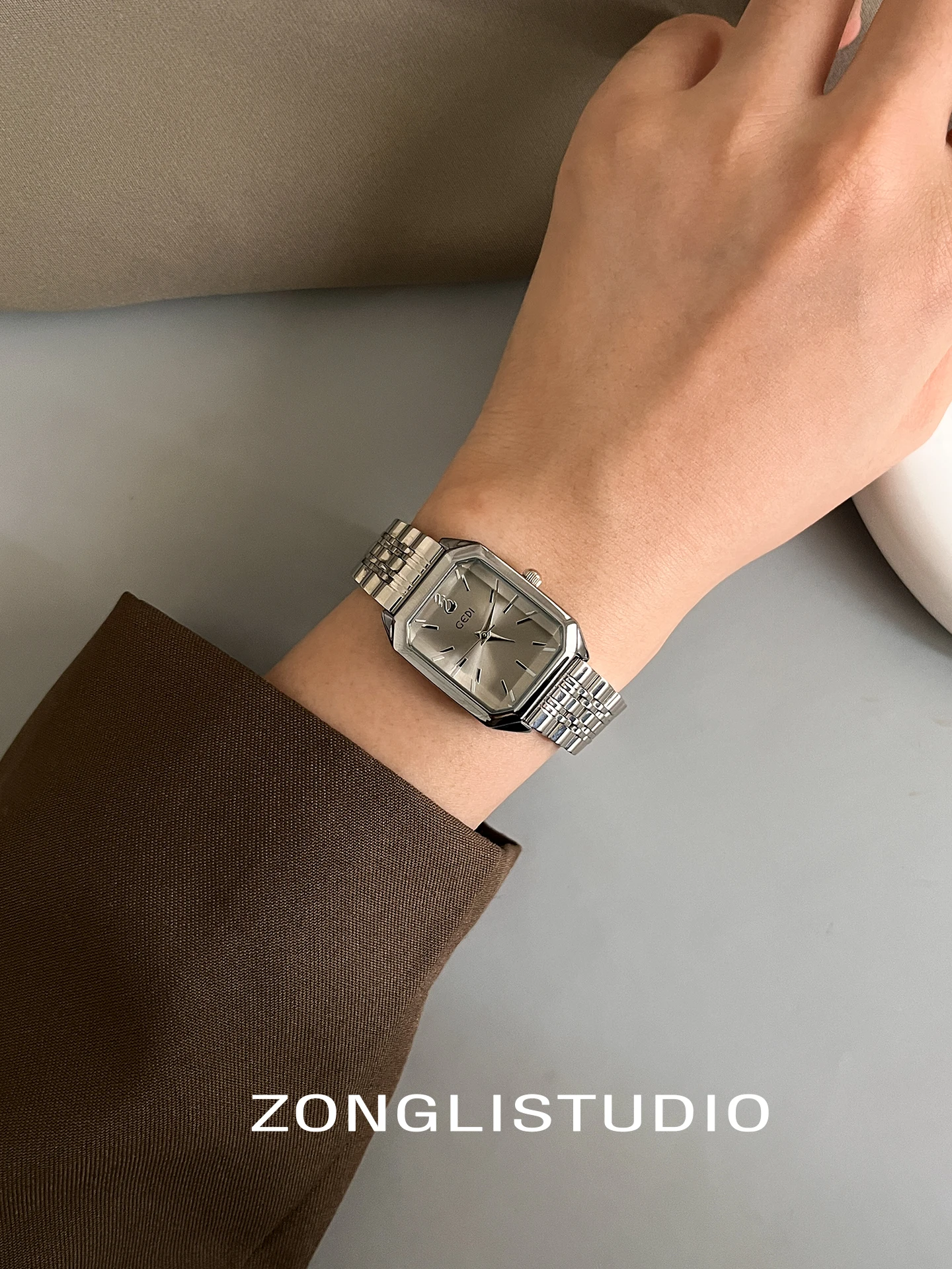 Elegant Women'S Watch Luxurious And Stylish, With A Steel Bracelet And Chain, Simple Yet Sophisticated Design, Unique Timepiece.
