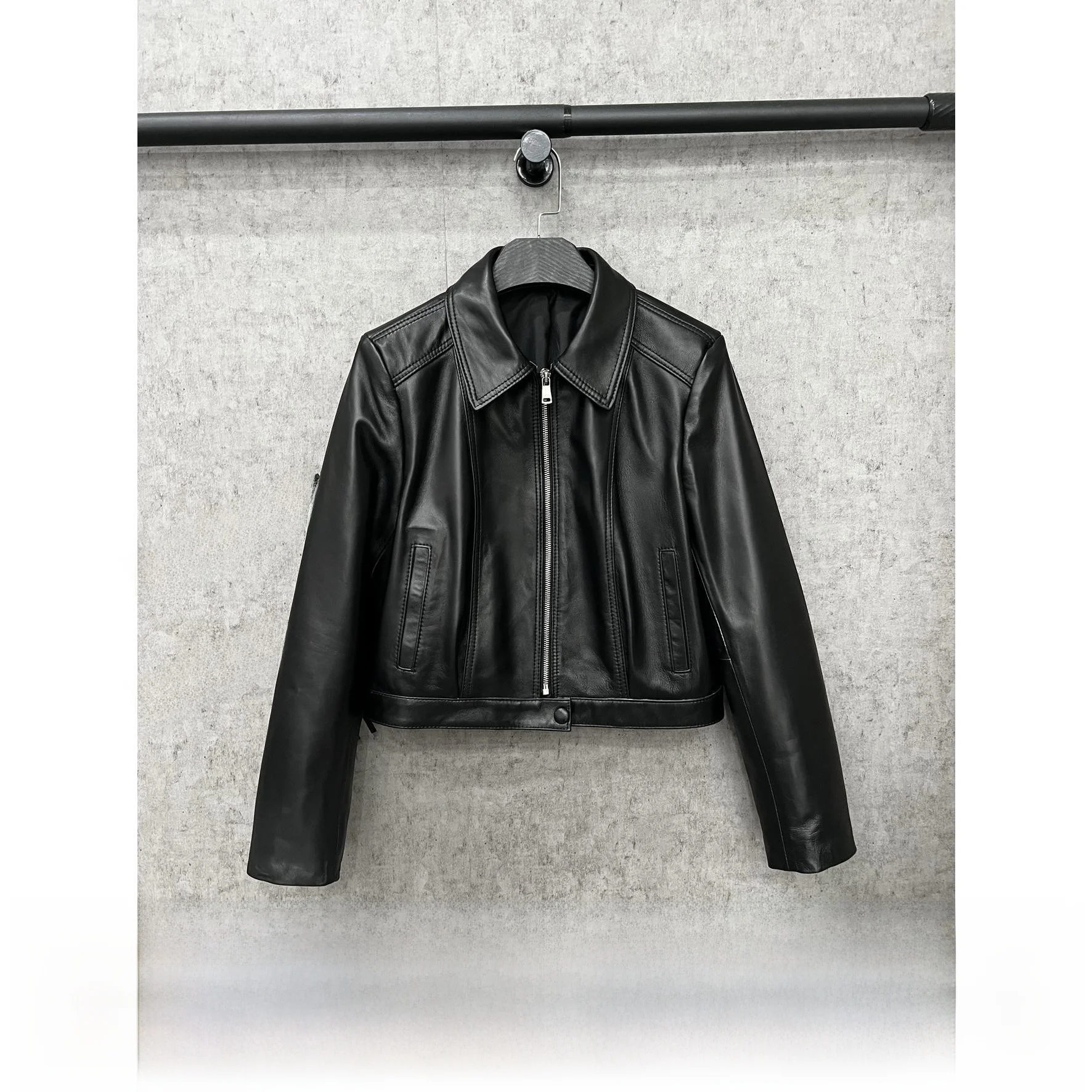 Nowa damska kurtka motocyklowa ze skóry naturalnej, dopasowany krój, zapinana na zamek, długi płaszcz, elegancka, do pracy...