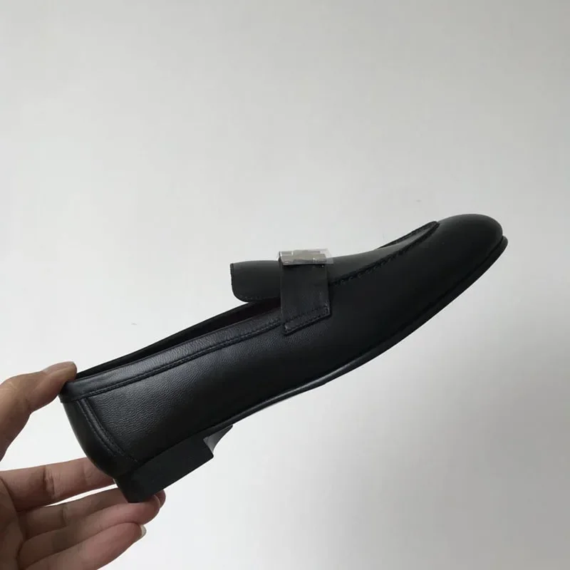 Descubre el Calzado Ideal para el Día a Día: Las Dingpan de Piel de Oveja Suave y Estilo Retro Británico