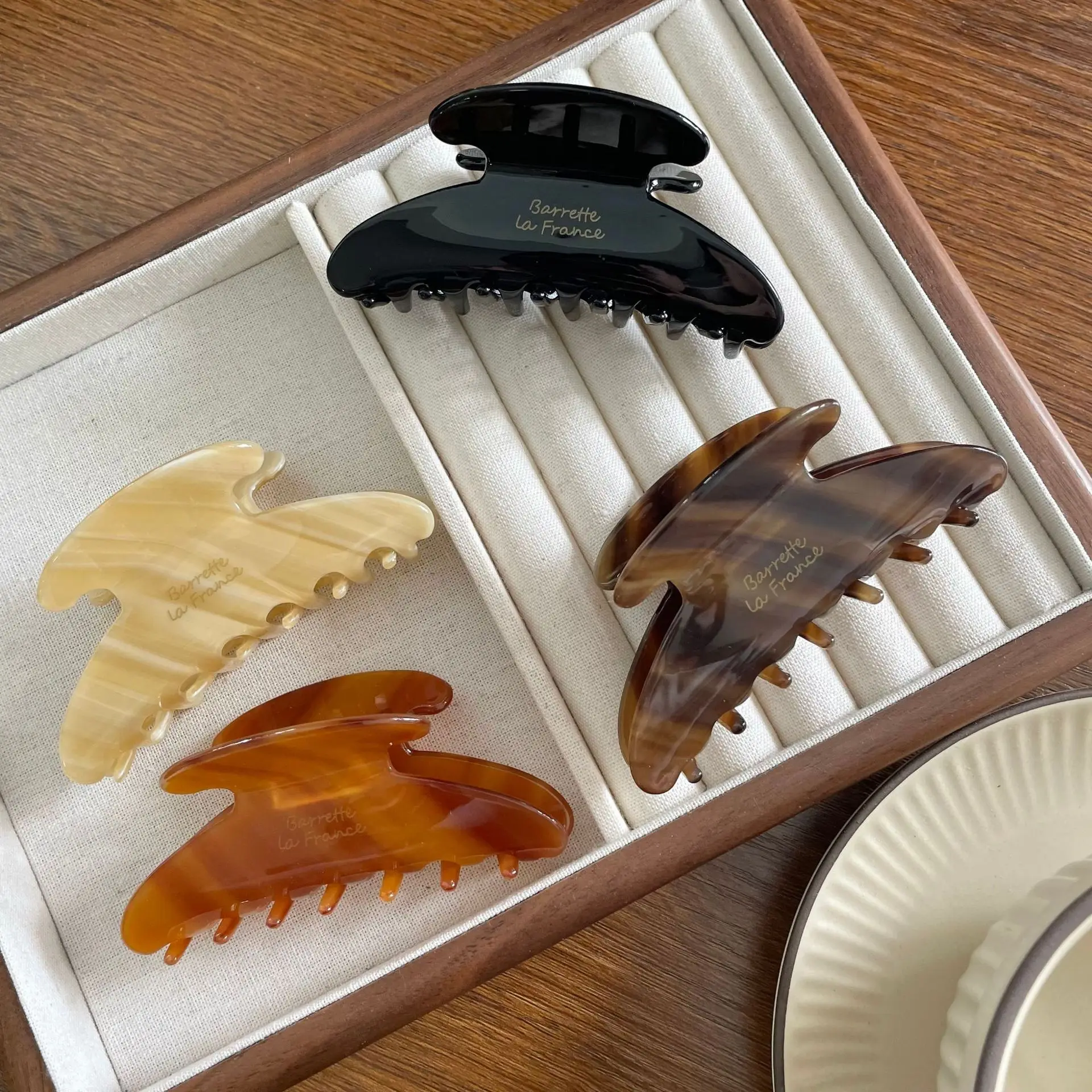

Vintage Acetate Geometric Crab Hair Claw Clip For Women New Lattice Barrettes Hairpin Hair Accessories Headress Tool