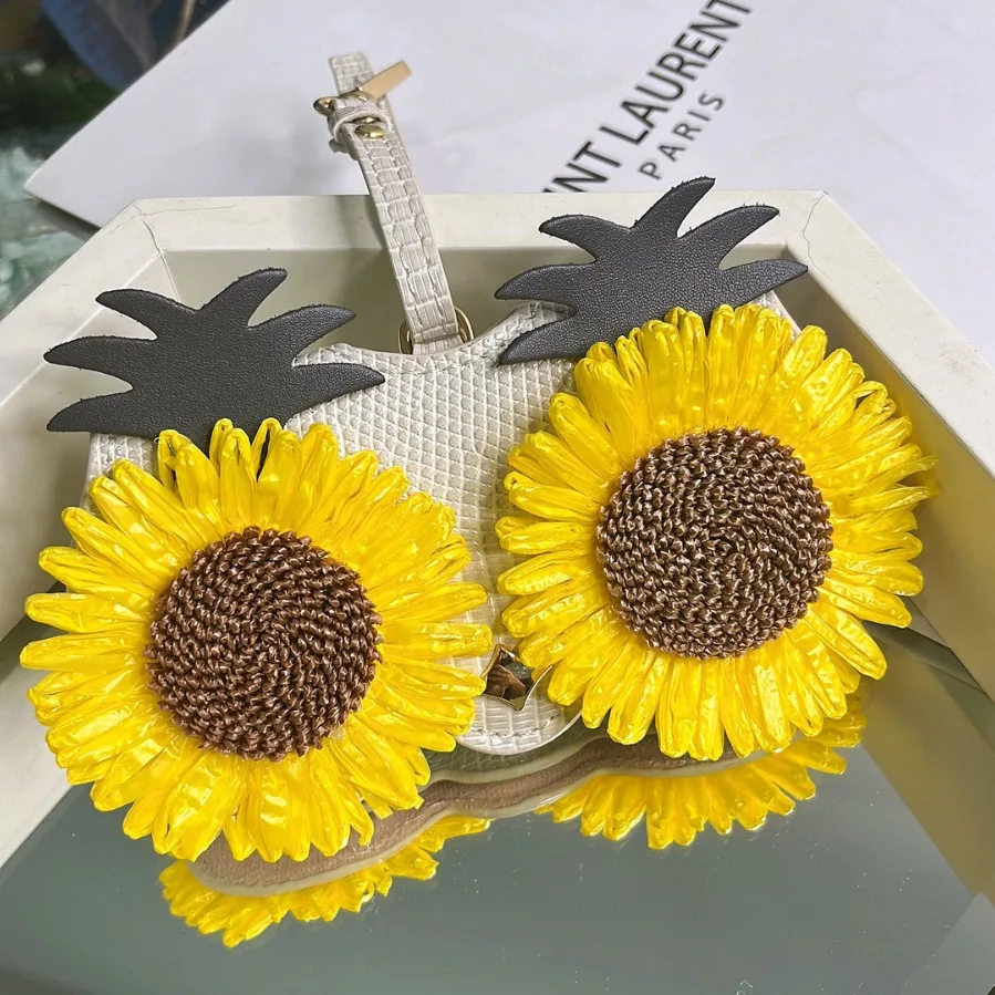

Flower Sunglasses Case, Woven Straw Sunflower Eyeglass Pouch, Portable Protective Cover for Glasses, Bag Clip Charm Accessory