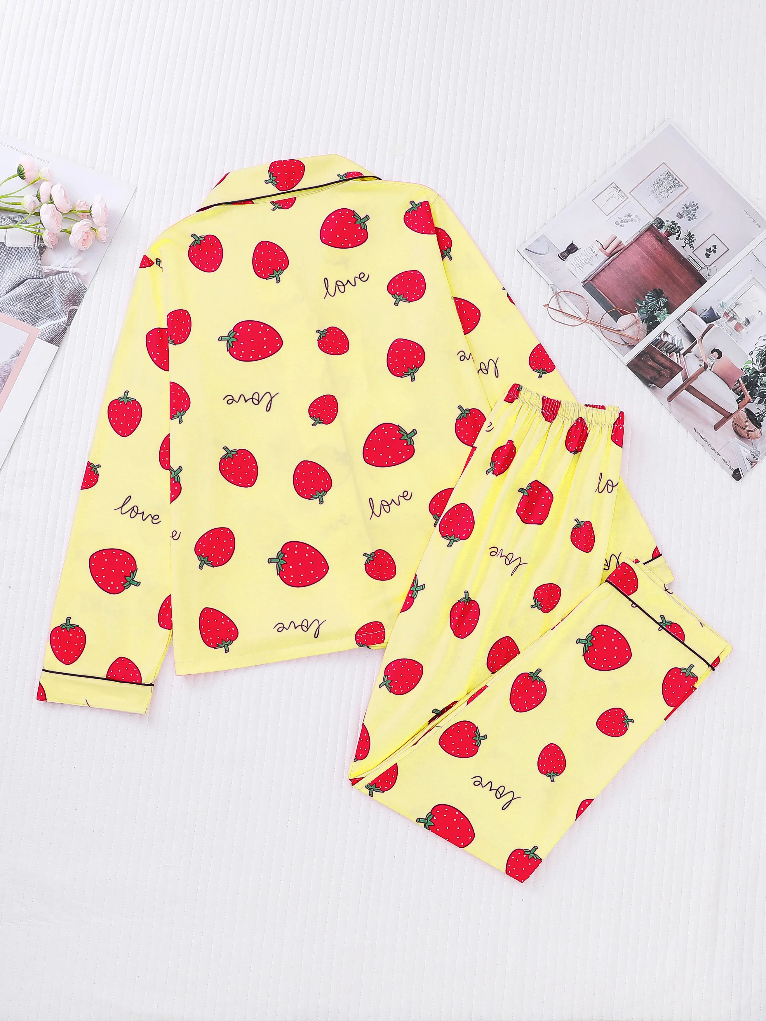 Two-piece set of women\'s pajamas lapel top and trousers Strawberry autumn and winter casual warm women\'s pajamas home clothes