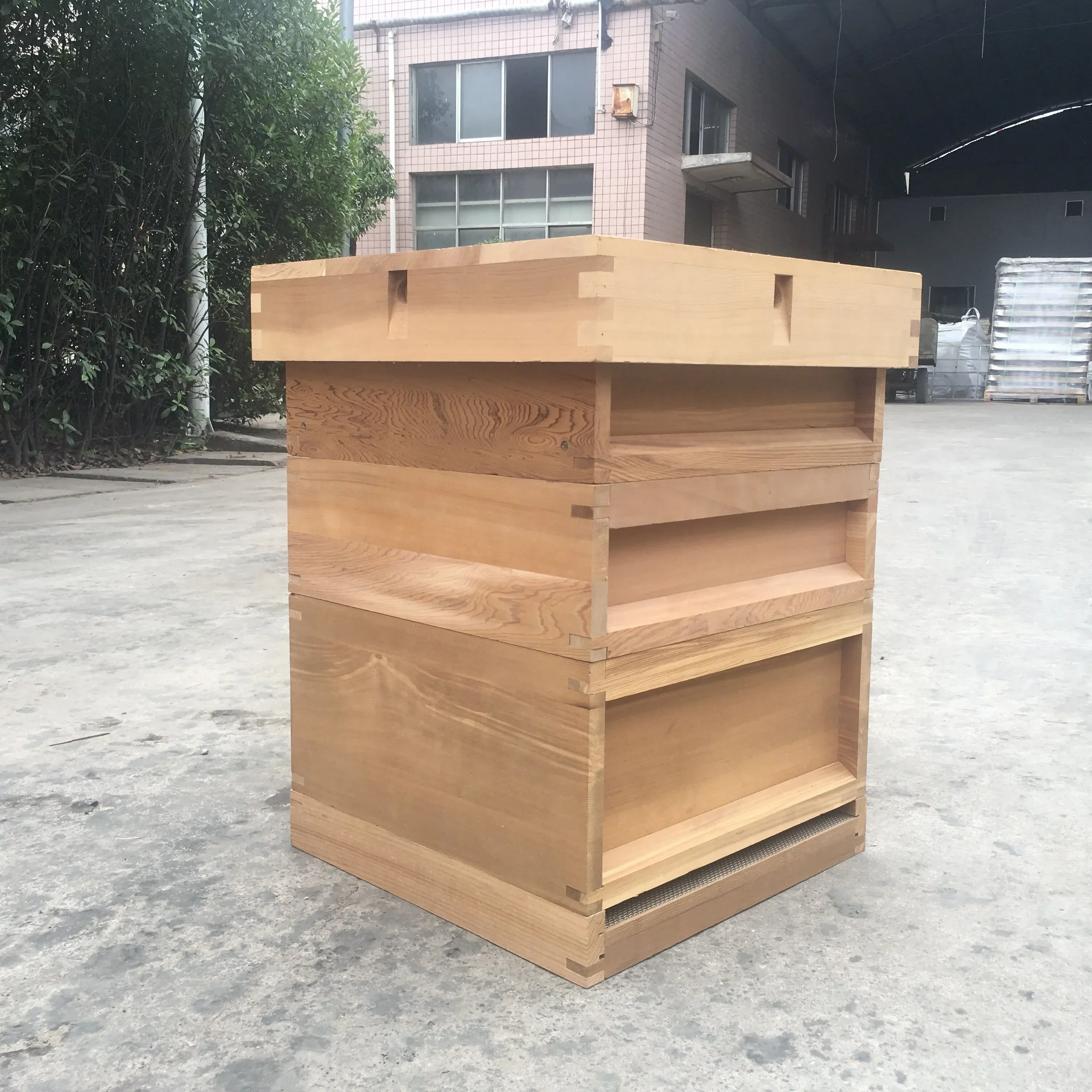 High Quality British National Beehive For Beekeeping Equipment Box Beehive With Galvanized Iron Cover Farms 6 Months Provided