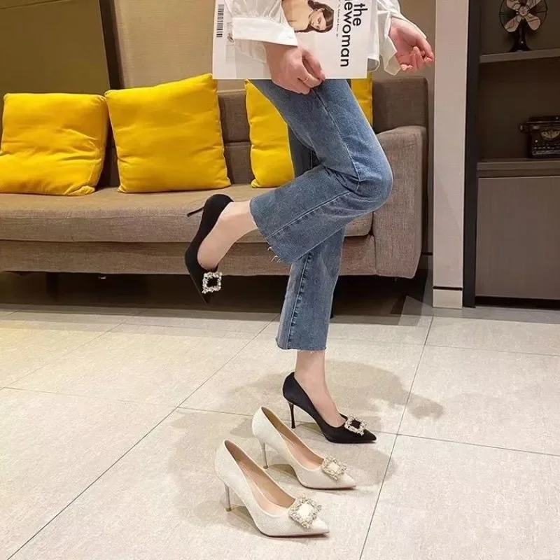 

Pop Sexy And Comfortable High-heeled Shoes New Spring And Autumn Casual Fashion Square Rhinestone Pearl Wedding Stiletto Shoes