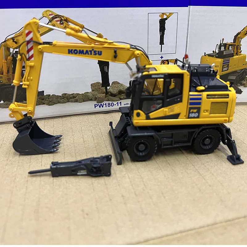 UH 8163 1:50 Scale Komatsu PW180-11 Wheel Excavator Alloy Model