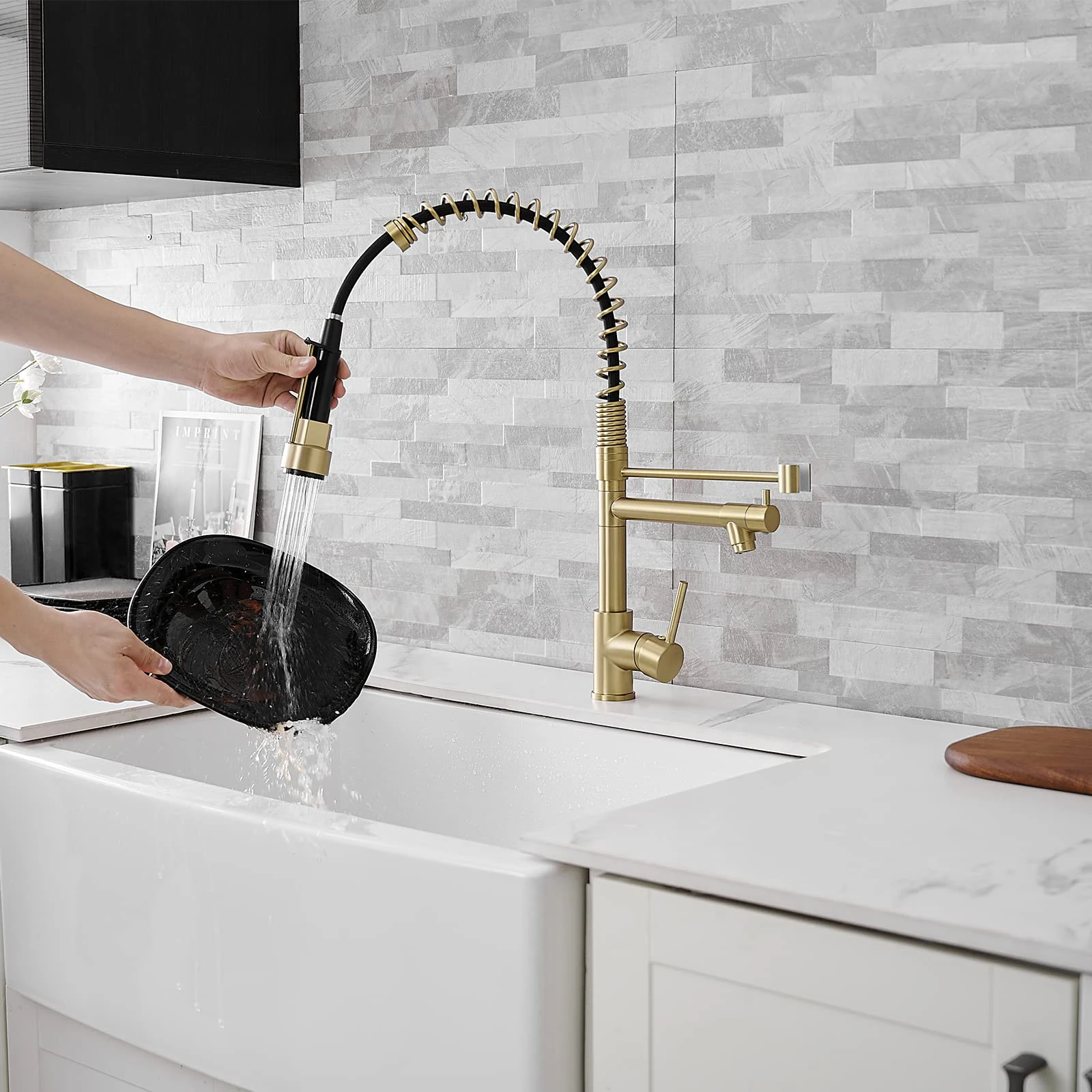 

Flexible Kitchen Faucet with Pull Down Sprayer Commercial Gold Kitchen Sink Mixer Taps Single Handle Spring Water Taps