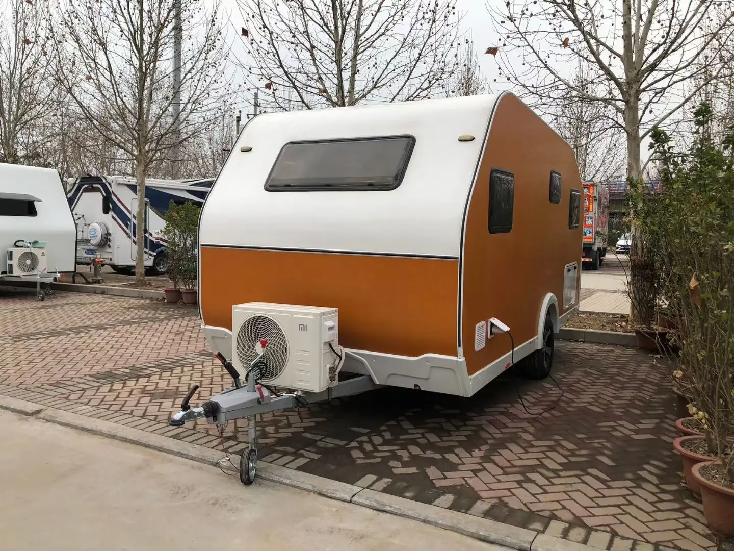 Modern Trendy Custom Color Interior Compact Camper Trailer Caravan Outdoor Camping Travel Trailers Bathroom Dual Axles Thetford