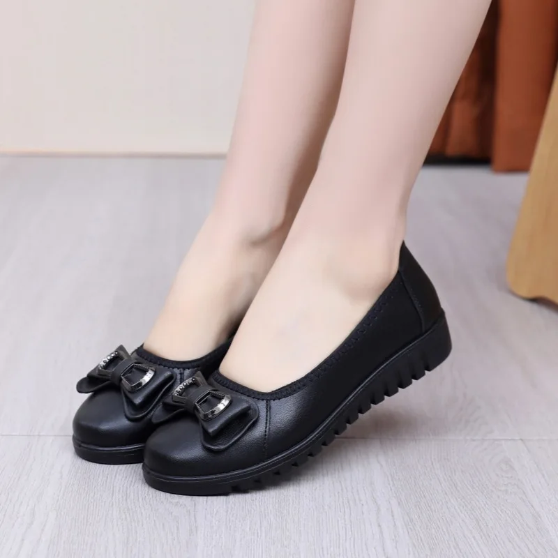 2026 Spring Summer Women Flats Pure Black Soft Comfortable Mother Shoes Slip-On Brand Ladies Daily Shoes Plus Size 42 D859