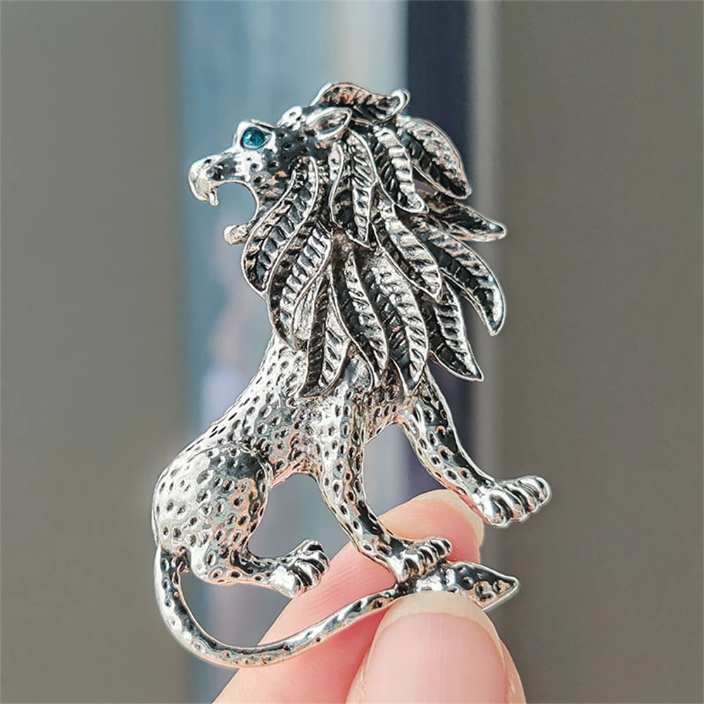 Fashion Classic Baroque Lion Brooches For Man Unisex Simple Vintage Metal Animal Brooch Pins Jewelry Gifts Clothing Accessories