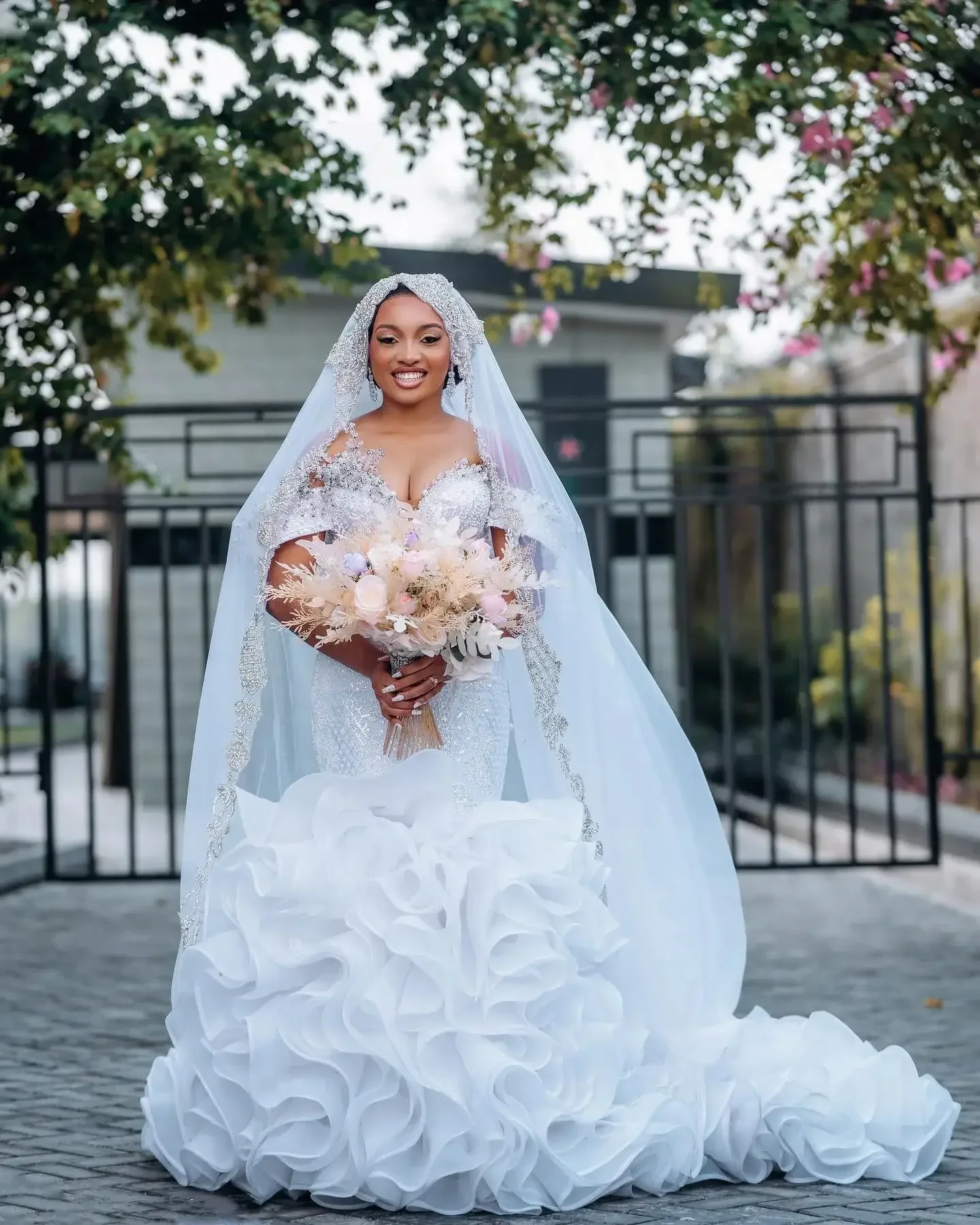 Aangepaste Arabische Aso Ebi Plus Size Luxe Zeemeermin Trouwjurk Kralen Kristallen Kant Organza Tiers Bruidsjurken Jurken