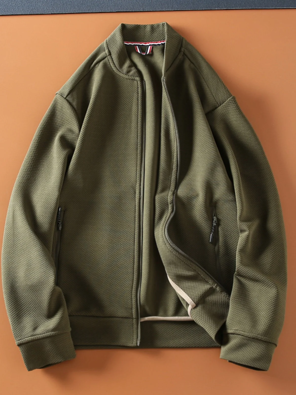 

Модная молодежная мужская куртка-бомбер с воротником-стойкой, новинка осенней коллекции, из ткани с сотовой текстурой, универсальная повседневная модель