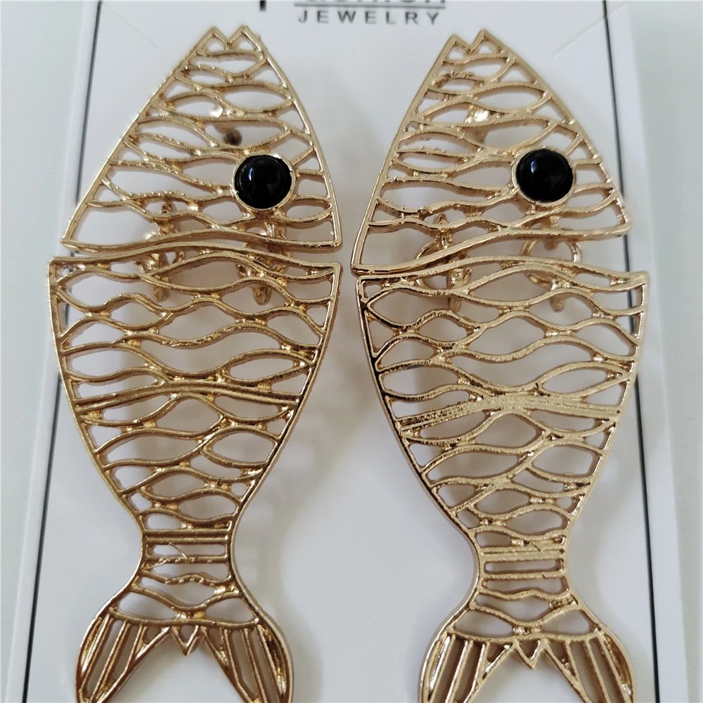 2026 New Golden Fish-shaped Metal Dangle Earrings Women Fashion Simple Vintage Punk Statement Indian Earrings Jewelry