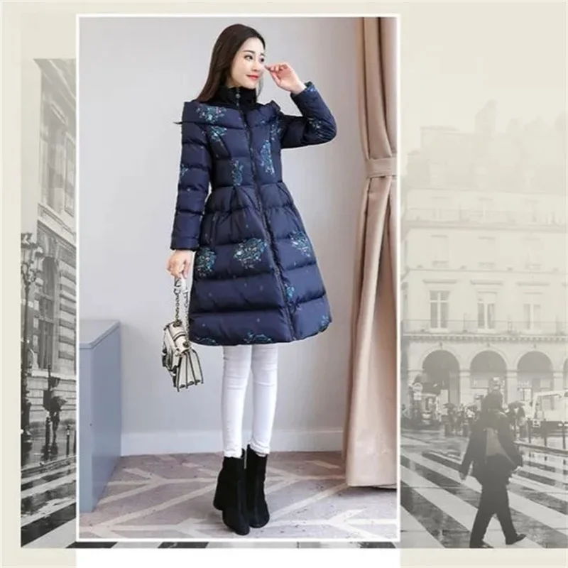 سترة قطن نسائية متوسطة الطول 2025 شتاء النسخة الكورية الجديدة سليم طباعة سميكة القطن عباءة سترة الإناث الدافئة سترة معطف