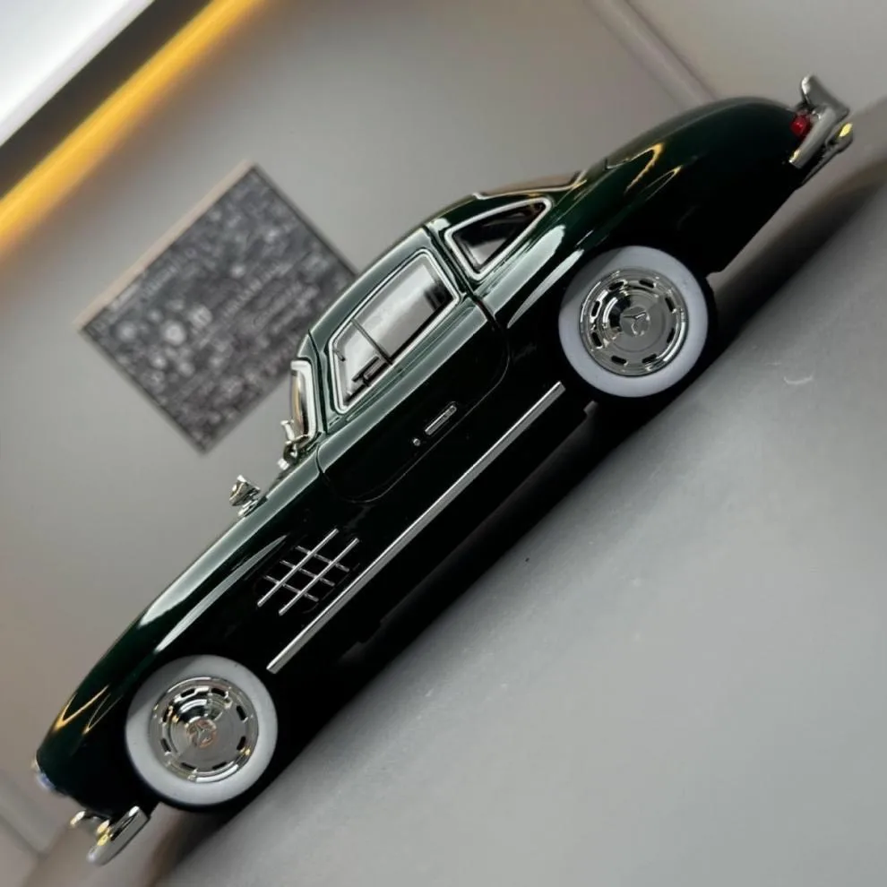 Modelo de coche a escala 1:24, Mercedes Benz 300SL, modelo de coche de aleación, clásico, Vintage, Metal fundido a presión, sonido, luz, colecciona, juguete para regalo para niños