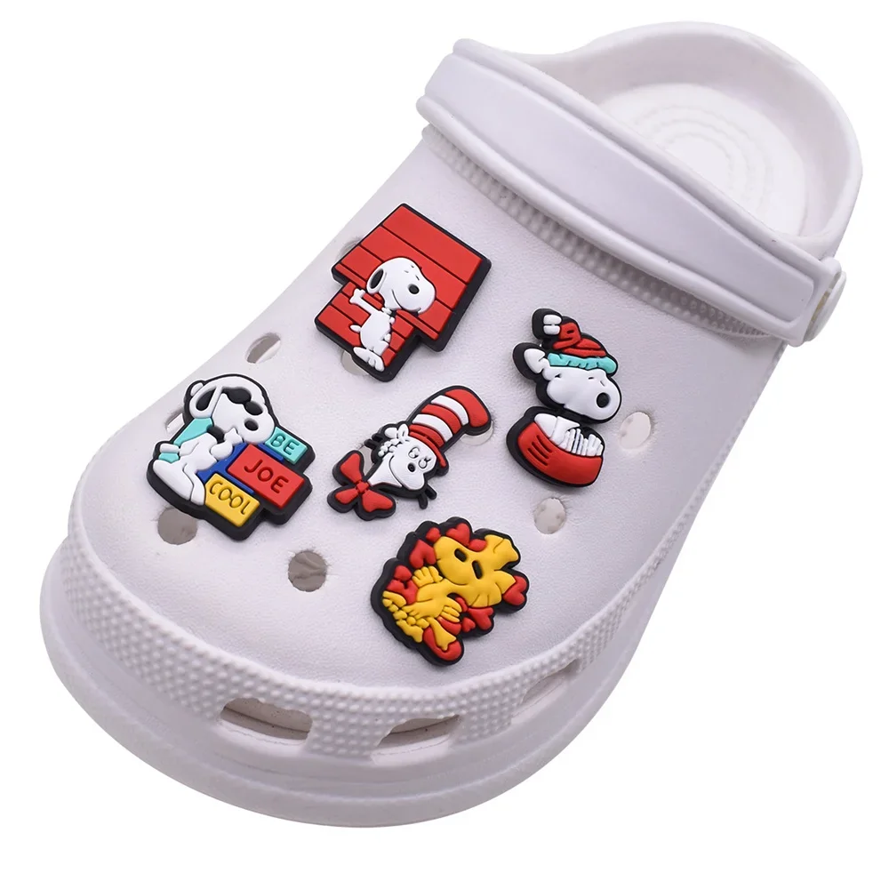 Miniso Snoopies PVC Krokodil Charms Anime Schuh zubehör Jibz Mode Jungen Sandalen Schuhs chnalle DIY Armband Schnalle niedlichen Hund