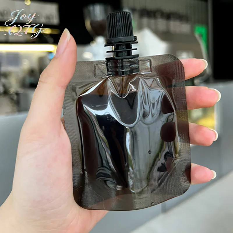 Neue 10er-Packung 50ml Schwarze Plastik-Getränkebeutel für Saft, Wein, Milch, Kaffee, Flüssigkeiten mit Saugdüse und Aufbewahrungsfunktion