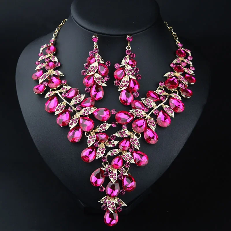 

Luxury sparkling rhinestone necklace and earring set Exquisite and elegant bridal dress banquet best jewelry accessories