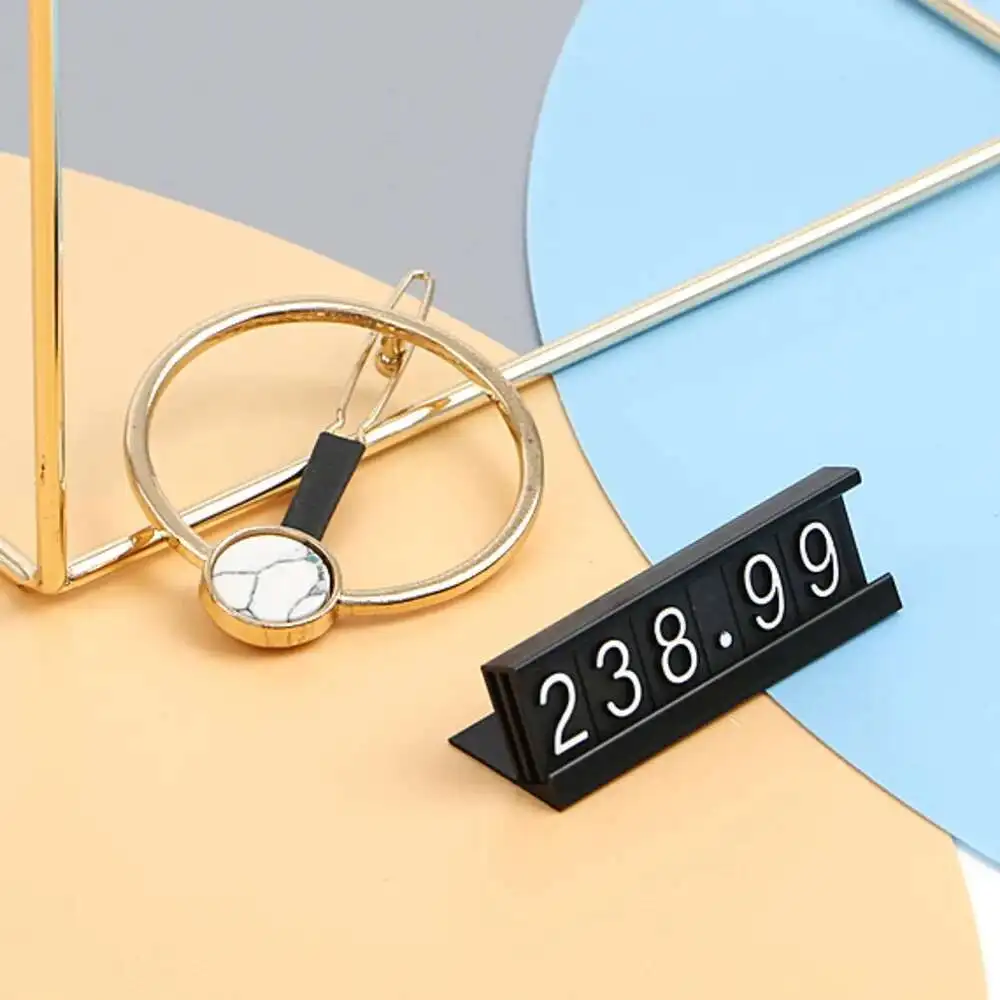 100 قطعة سعر المجوهرات عرض التسمية العلامة قابل للتعديل مجتمعة عدد التجزئة مكعب الجمعية علامة رقمية مع حامل معدني