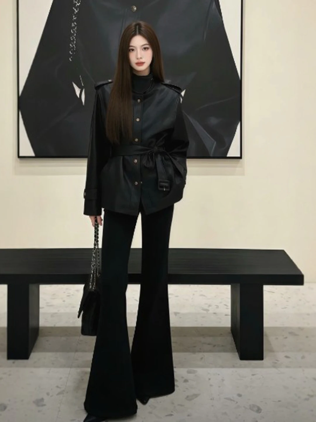 Giacca in pelle con cintura in vita Ele, capospalla primaverile unico e alla moda per donna, ideale per passeggiate in città, matrimoni e viaggi