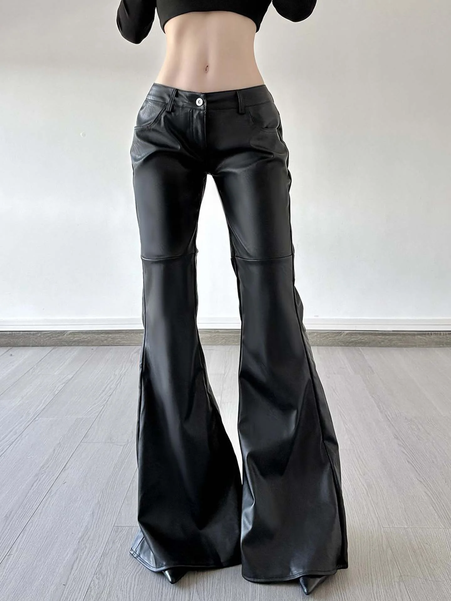 

Сексуальные женские брюки-клеш из искусственной кожи с низкой талией, весенние повседневные брюки, облегающие, с длинными штанинами, в европейском стиле, простые