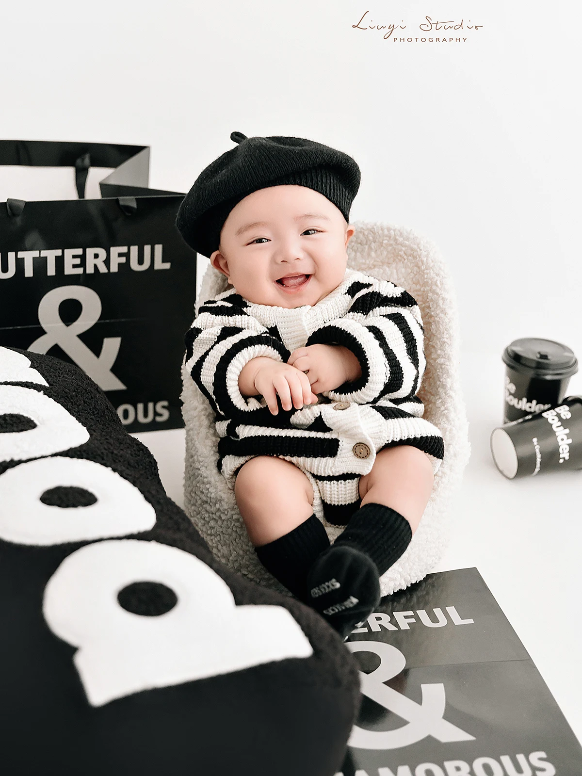 Childrens photography clothing black and white striped baby hundred day and one week photos clothing photography studio theme