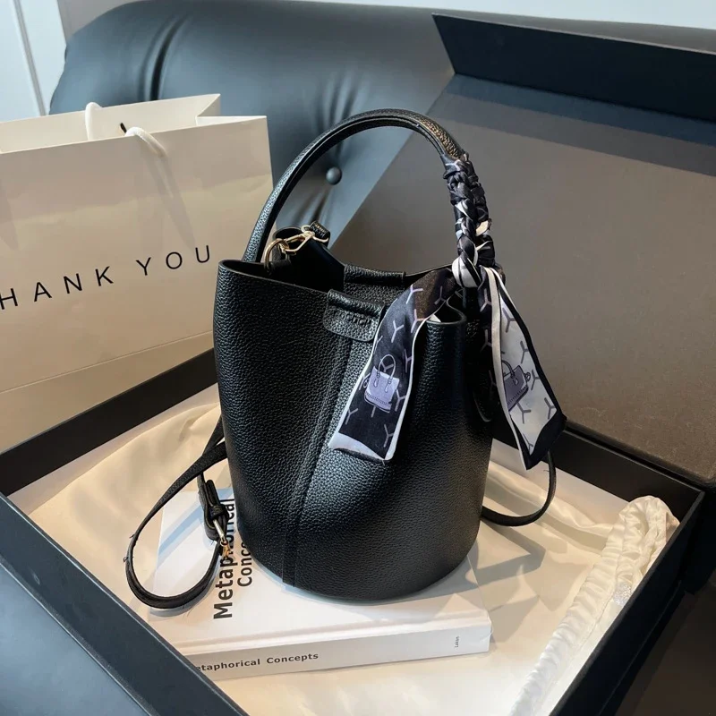 Bucket Type Sewing Thread Shoulder Bags Solid Interior Compartment 2024 High Quality Bags for Women Hasp Pu Women\'s Handbags