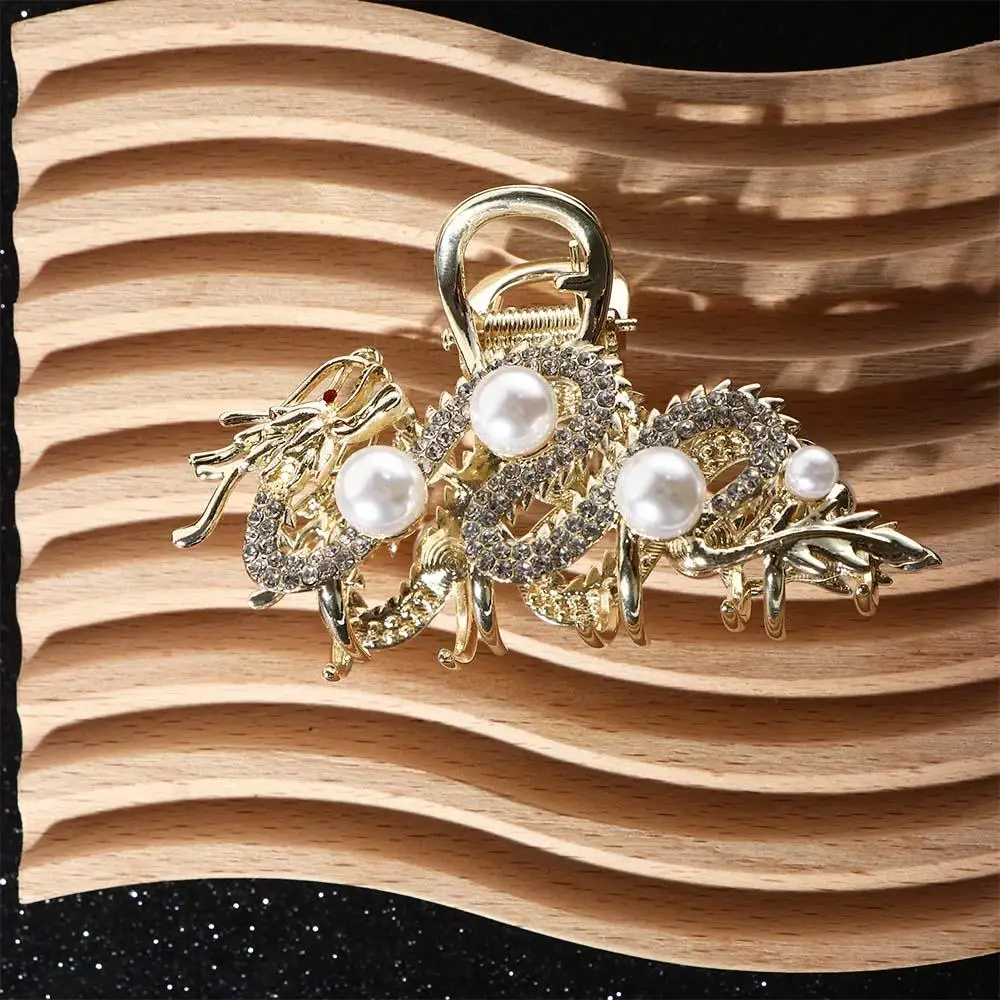 Рисунок 3 - Заколка для волос со знаком зодиака дракона