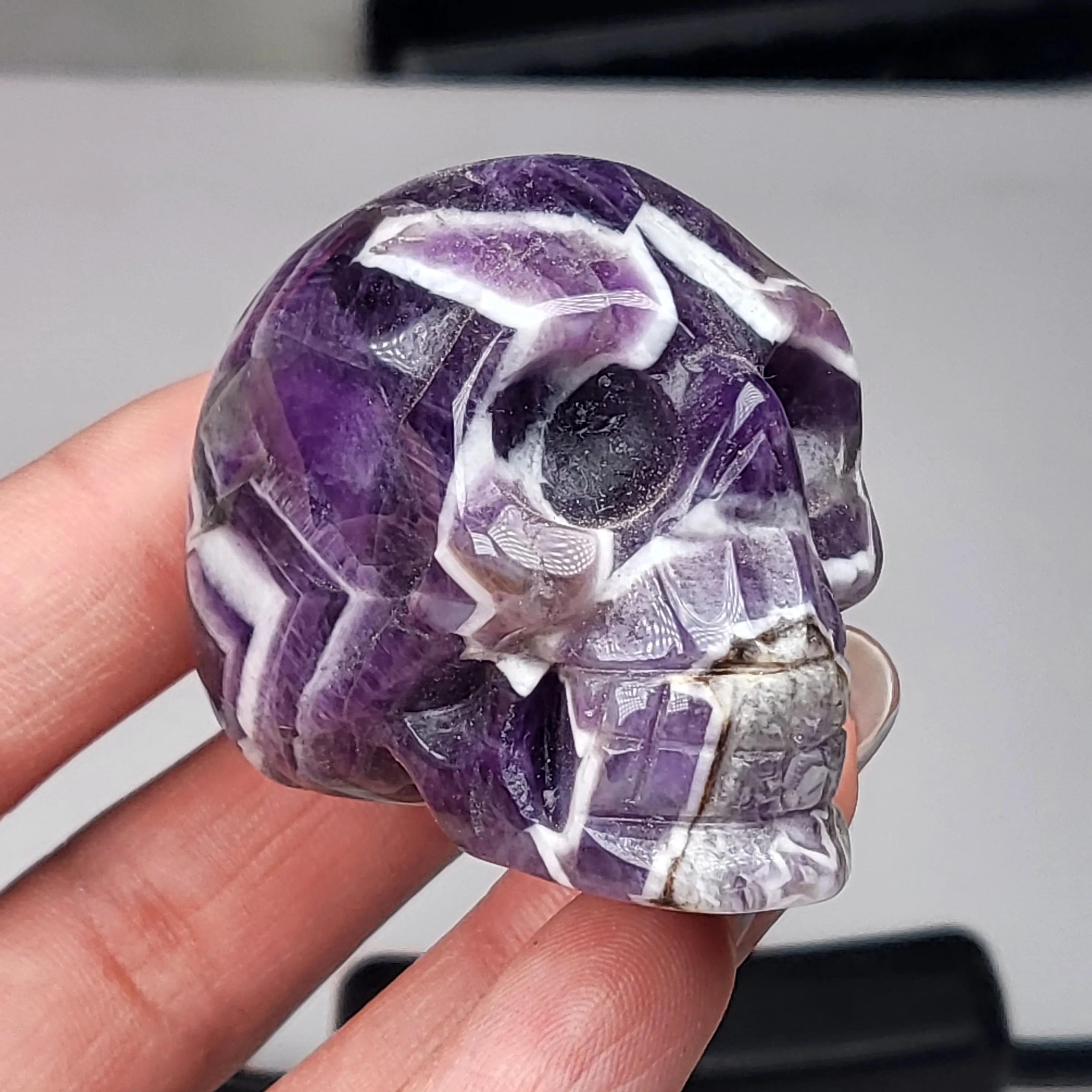 

High Quality!!!Natural Amethyst Skull Crystal Healing Stone Crafts Home Decoration Polished Figurine Halloween Ornaments Gift