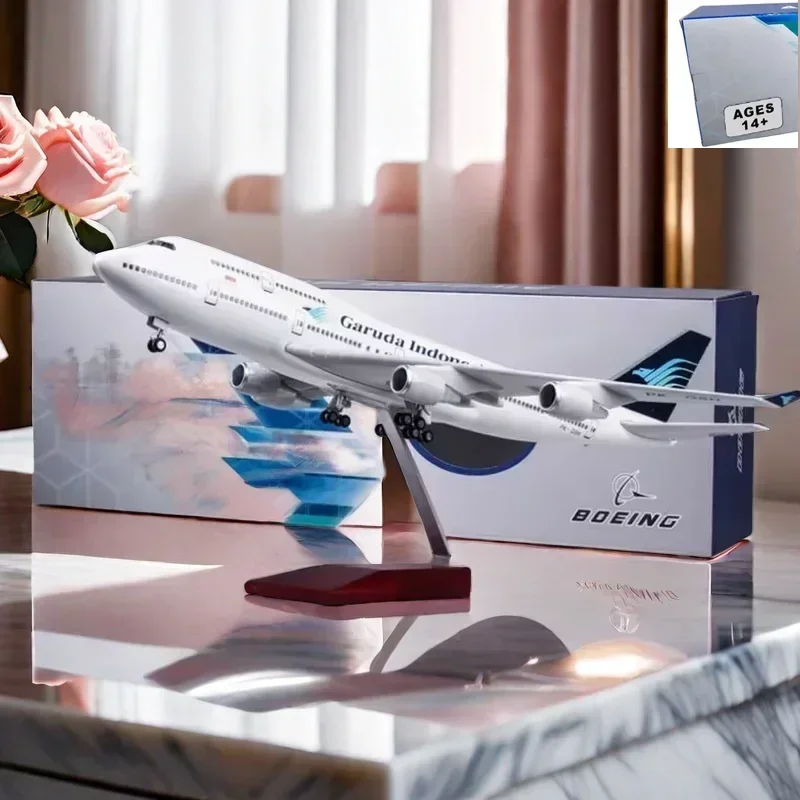 

Resin Plastic Alloy Plane 47CM 1/150 Scale luxury Airplane Model Boeing B747 Garuda Indonesia Aircraft Toy with Light and Wheels
