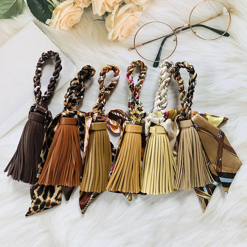 New Luxury Design Tassel Bag Pendant Fashion Brand Tassels Keychains for Women Cute Colorful Silk Scarf Car Keychain Accessories