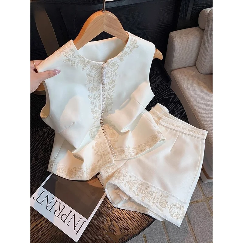 

Embroidered Vest Shorts Set Women's Summer New High end Sleeveless Top Loose Casual Shorts White Two Piece Set Women Outfits